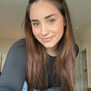 Meet your Posher, Mia